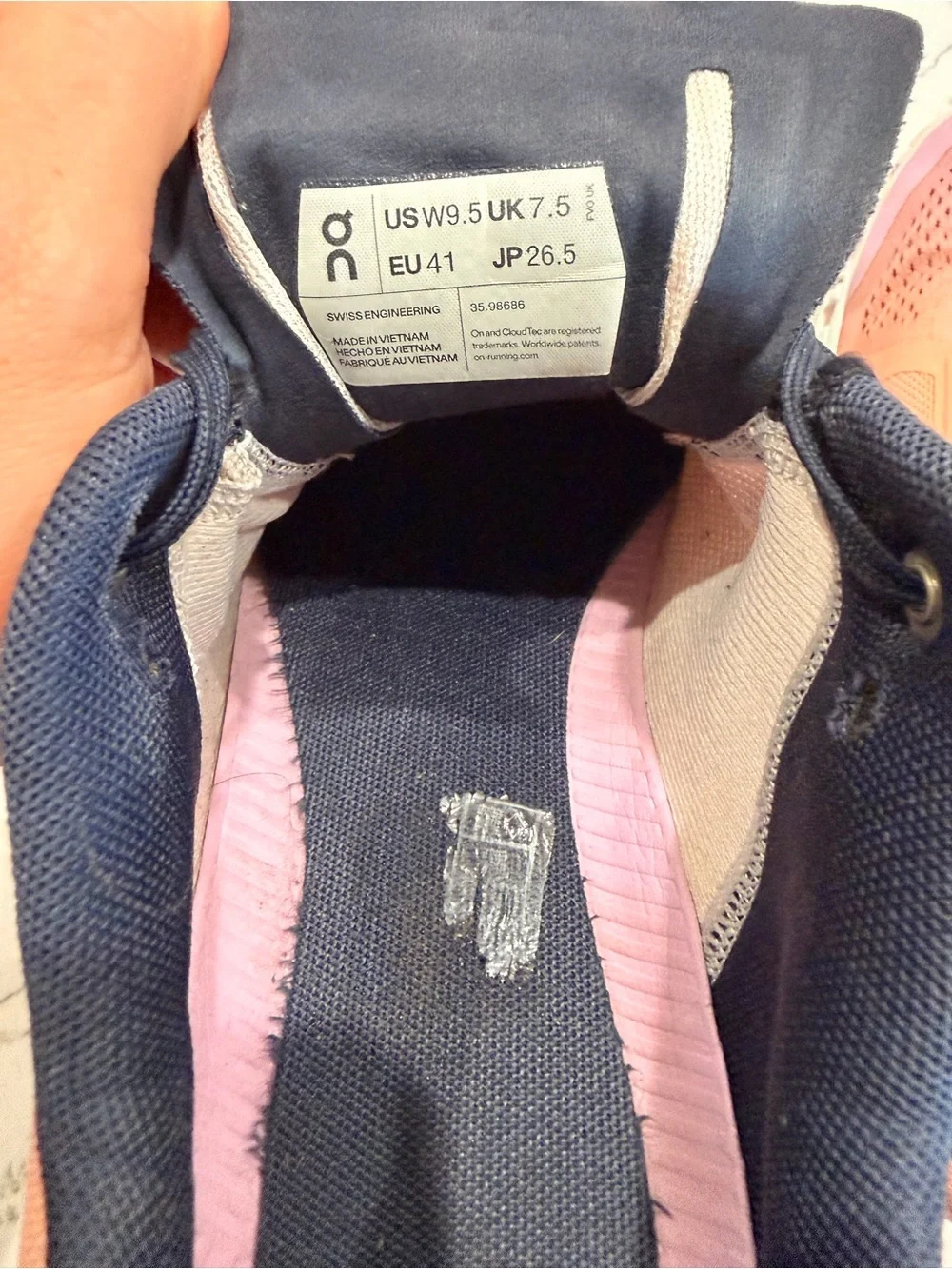 ON Womens Cloudflow 3 Running Shoes Size 9.5 Rose Fiji